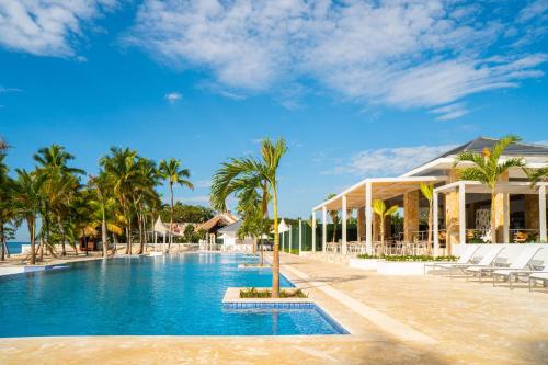 a view of the pool at the resort at Hotel Casa Hemingway in Juan Dolio