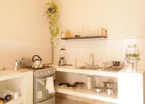 a kitchen with a stove and a sink at Casa Bonita in Puerto Escondido