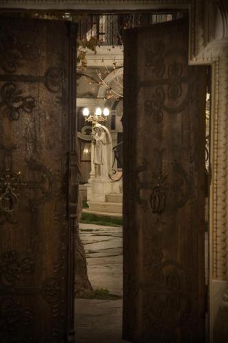 Sacred House – Photos 5