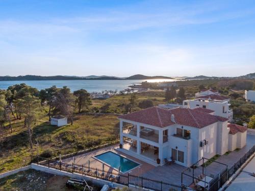 Villa Carolus-Luxurious Dalmatia Villa