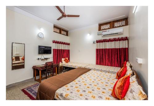 Rúm í herbergi á Jaiswal Homestay