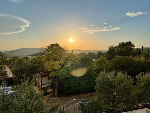 a view of the sunset from a house at Le domaine des Petits Princes in Lorgues