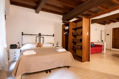 Giường trong phòng chung tại Dolce Vita Fiorentina a 5 minuti da Duomo e Uffizi