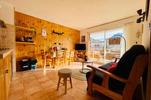 Et opholdsområde på Flat appartement 43 m with balcony in Briançon
