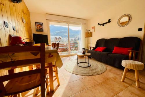 Photo de la galerie de l'établissement Flat appartement 43 m with balcony in Briançon, à Briançon