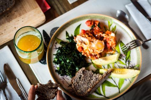 Φαγητό σε αυτό το δωμάτιο σε οικογενειακή κατοικία ή κάπου εκεί κοντά