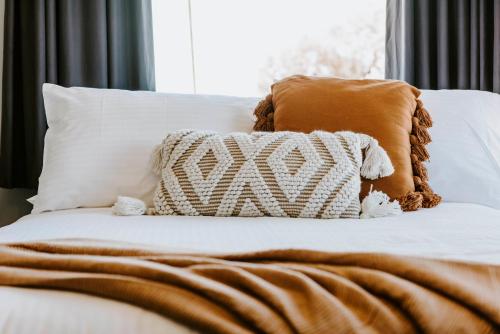 Postel nebo postele na pokoji v ubytování Federal Hotel Mudgee