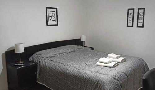 Un pat sau paturi într-o cameră la Hotel Miceli
