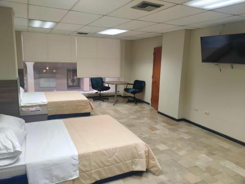 TV a/nebo společenská místnost v ubytování OCEANIk SUITES & HOTEL