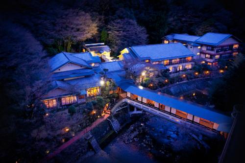 神戶的住宿－寓格斯三思華宇溫泉月光園酒店，夜晚的空中景色