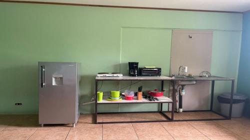 Cuisine ou kitchenette dans l'établissement Be My Guest Cabinas