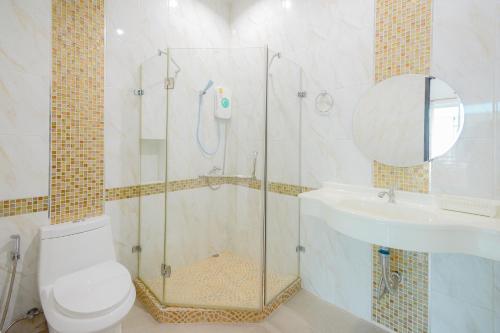 Koupelna v ubytování Baan Noppadol Hua Hin Resort