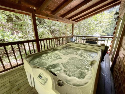 Fotografie z fotogalerie ubytování Whisper Creek cabin v destinaci Townsend