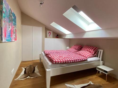 Ένα ή περισσότερα κρεβάτια σε δωμάτιο στο Ferienwohnung Panorama inkl. Chiemgaukarte