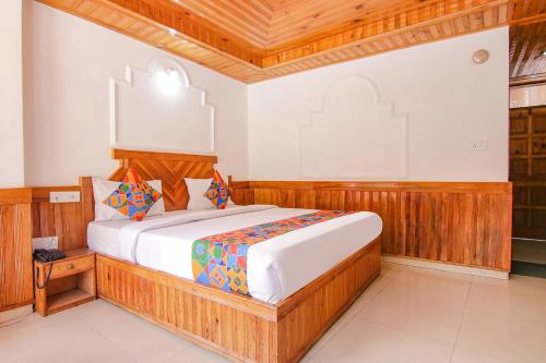 a bedroom with a large bed in a room at FabHotel Hira Invitation in Manāli