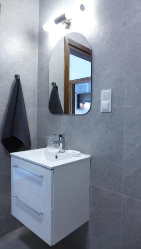 Bilik mandi di Watra apartamenty