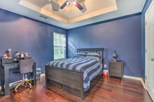 Katil atau katil-katil dalam bilik di Snellville Abode Less Than 9 Mi to Stone Mtn Park!