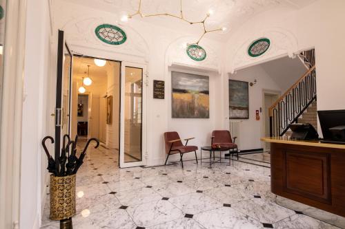 a room with a lobby with chairs and a staircase at Villatoro in Zgorzelec