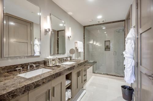 a bathroom with two sinks and a shower at Platinum Four Bedroom Suite apartment hotel in Park City
