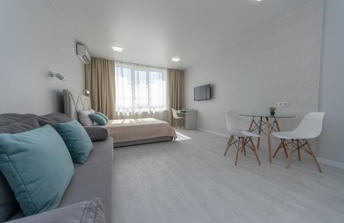 a living room with a couch and a bed and a table at Люкс на Бориспільській ЖК Олімпік Парк, генератор на будинку in Kyiv