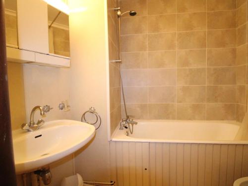 a bathroom with a sink and a shower and a tub at Appartement Avoriaz, 2 pièces, 5 personnes - FR-1-633-23 in Avoriaz