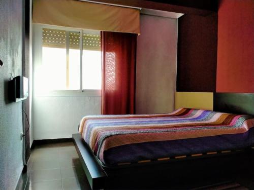 a bed in a room with a window at Zona CENTRO-Parking GRATUITO in Castellón de la Plana