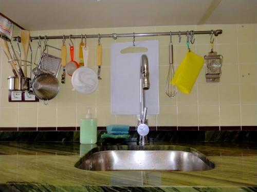 a kitchen sink in a kitchen with utensils at Zona CENTRO-Parking GRATUITO in Castellón de la Plana