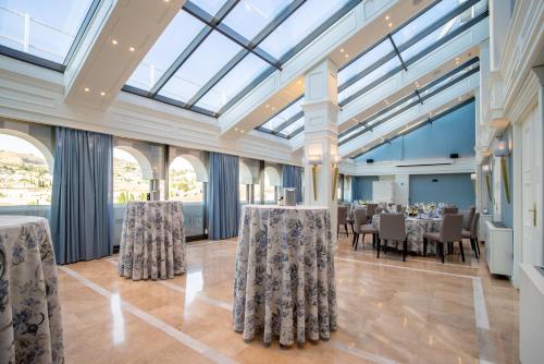 a dining room with tables and chairs and a glass ceiling at Hotel Granada Center in Granada