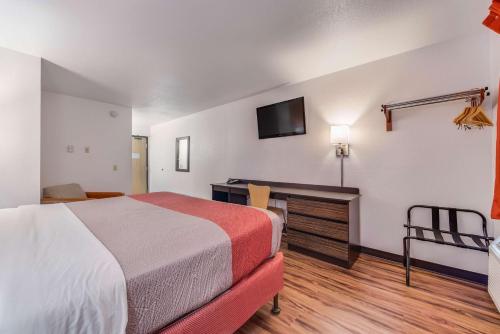 a hotel room with a bed and a desk at Motel 6-Saint Paul, MN - I-94 in Saint Paul