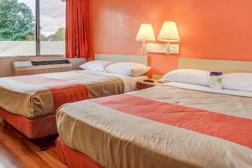 a hotel room with two beds and a window at Motel 6-Portland, OR - Central in Portland