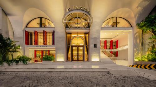 ハノイにあるHanoi Le Jardin Hotel & Spaの階段前店