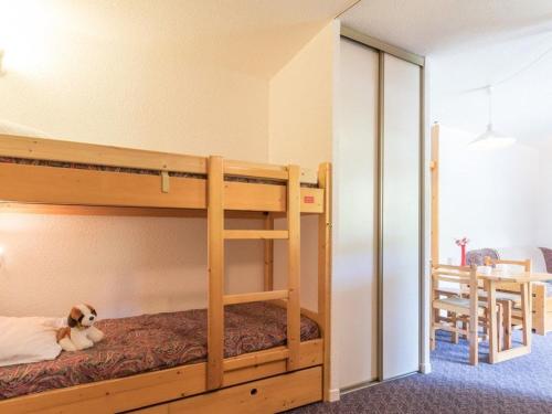 Postel nebo postele na pokoji v ubytování Studio avec balcon et casier à ski, 4 couchages - Serre-Chevalier, Chantemerle - FR-1-330E-41