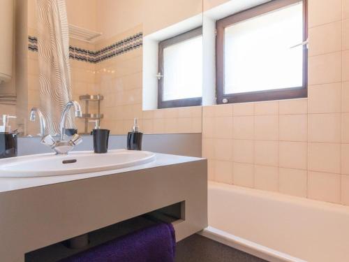 Koupelna v ubytování Studio cosy 4 pers. à Serre-Chevalier, proche commerces et remontées mécaniques, casier à ski inclus - FR-1-330E-51