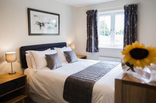 a bedroom with a bed with a sunflower on it at College Court in Bedale