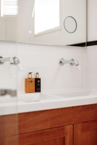 a bathroom with a white sink and a mirror at B&B Buytenlust in Rockanje