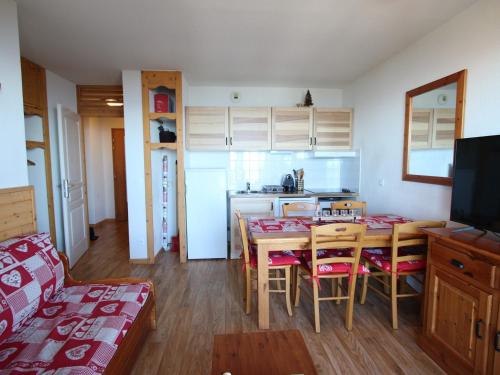 Appartement Chamrousse, 2 pièces, 6 personnes - FR-1-340-248