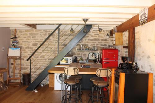 Kjøkken eller kjøkkenkrok på Petite maison chaleureuse avec jacuzzi privatif