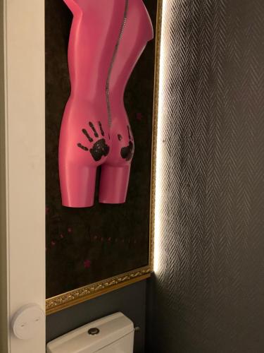 a picture of a pink flamingo in a bathroom at L'Appart d'Hugo in Chambéry