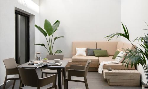 a living room with a table and a couch at Eric Vökel Boutique Apartments - BCN Suites in Barcelona