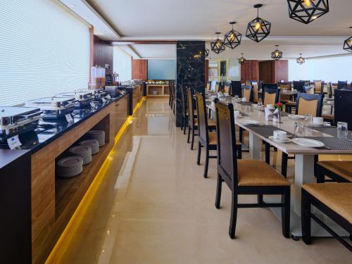 Restaurace v ubytování Essentia Premier Hotel Chennai OMR