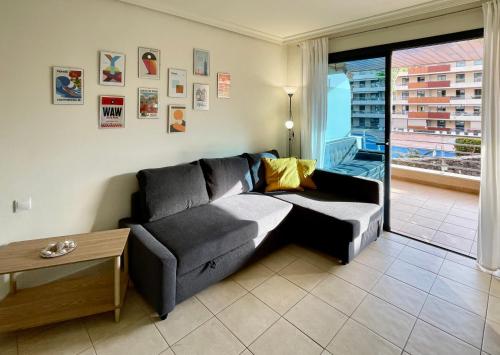 A seating area at Gecko Apartment with private parking - 1 minutes from the oceanfront!
