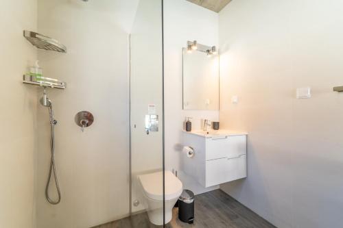 Ένα μπάνιο στο As Andorinhas - Walking distance to Monte Clerigo and Amoreira beaches