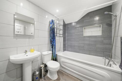 Ванна кімната в Stuning Central Oxford 2 Bedroom Flats Free WiFi