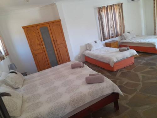 Postel nebo postele na pokoji v ubytování Ombo Rest Camp