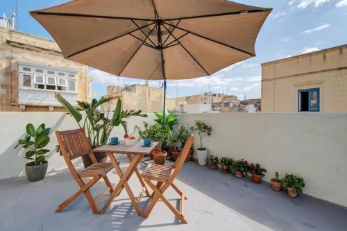 Townhouse With Private Terrace - Walk to Valletta