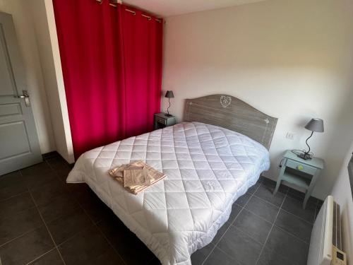 a bedroom with a bed and a red curtain at Maison Purrussoni in Levie