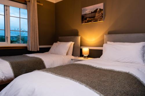 Posteľ alebo postele v izbe v ubytovaní Atlantic views at Arnisdale House