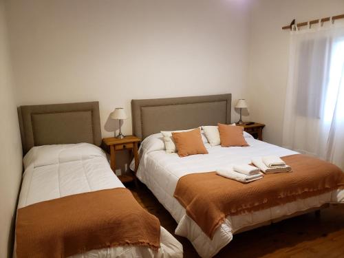En eller flere senge i et værelse på Posada de la Montaña