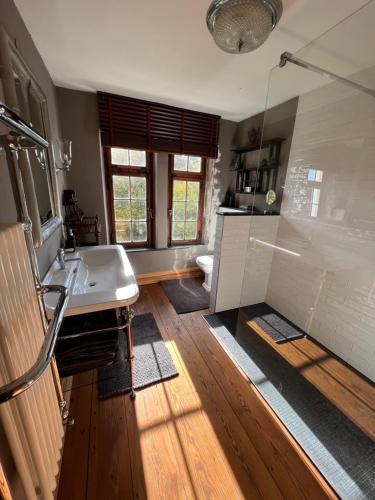 a large bathroom with a sink and a tub at Gutshaus Klein kussewitz in Klein Kussewitz