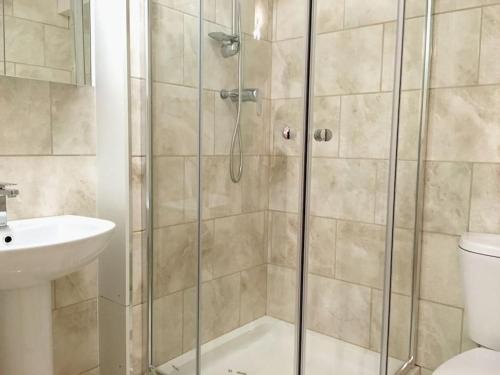 a bathroom with a shower with a toilet and a sink at Fab 3-bed 3-bath Duplex Oxford Street, Regents Park, Fitzrovia W1 in London